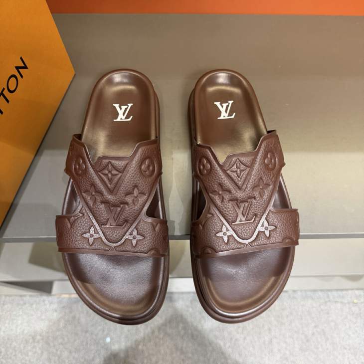 Picture of Louis Vuitton Slippers _SKULVsz38-45mnq0256649